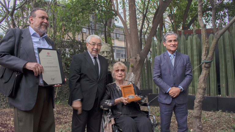 Ceremonia de entrega de la Medalla José Vasconcelos a la doctora Juliana González Valenzuela. Foto EE: Cortesía / Consejo Nacional del Seminario de Cultura Mexicana