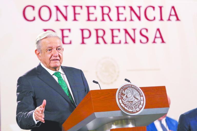 El presidente López Obrador aseguró desde Palacio Nacional que es un orgullo ser declarado no grato en Perú. Foto: Especial