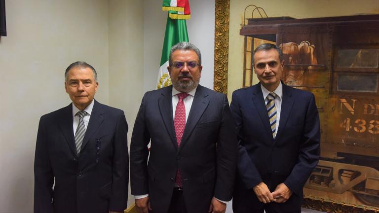 Oscar Artemio Arguello Ruiz, titular del GACM, es ingeniero en Comunicaciones y Electrónica egresado del Instituto Politécnico Nacional; mientras que Javier Villazón Salem, nuevo director de ASA, es ingeniero industrial egresado de la Universidad Nacional Autónoma de México. Foto EE: Cortesía SICT