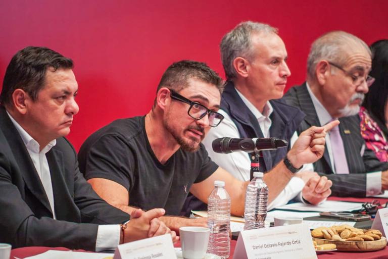 Román Meyer Falcón, titular de la Sedatu, en el análisis de la iniciativa. Foto: Cortesía Sedatu.