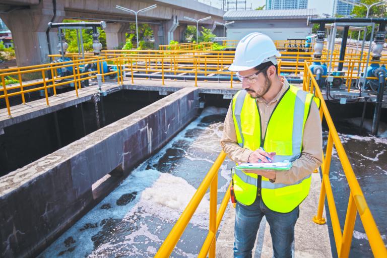 Cuidado. La economía circular alrededor del agua ofrece grandes beneficios ya que reduce la demanda y la presión sobre las fuentes naturales. Foto EE: Shutterstock.