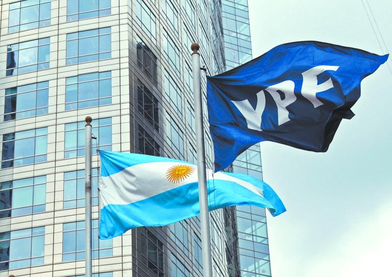 Burford había comprado en 2015 por unos 15 millones de dólares el derecho a litigar por la quiebra de las sociedades del grupo Petersen, que ingresó a YPF de la mano del expresidente Néstor Kirchner.