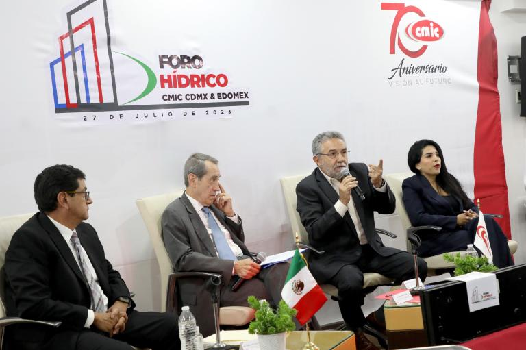 Rafael Carmona, funcionario de Sacmex, en el Foro Hídrico - CMIC CDMX y EDOMEX. Foto EE Hugo Salazar.