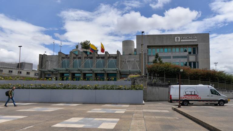 Alrededor de las 14:00 locales, Nicolás Petro llegó a Bogotá con un fuerte esquema de seguridad.. Foto: Reuters