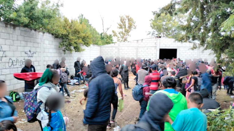 A principios de agosto, el INM rescató a familias de migrantes retenidas en Yehualtepec, Puebla. Foto EE: Cortesía INM