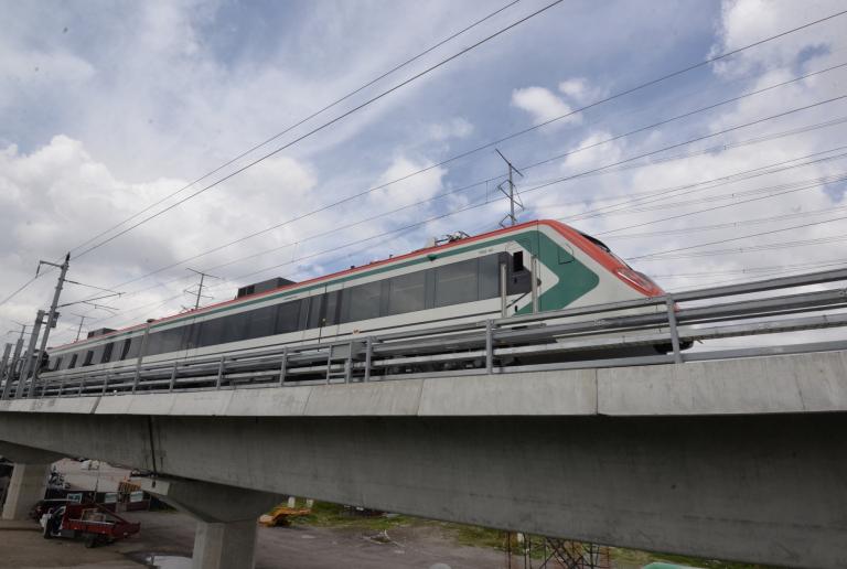 TOLUCA, ESTADO DE MEXICO, 01OCTUBRE2018.- Este dia se llevaron a cabo pruebas del Tren Interurbano Mexico-Toluca, saliendo del patio de servicio y pasando por dos  estaciones, hasta llegar a la tercera, ubicada en la avenida Tecnologico. FOTO: ARTEMIO GUERRA BAZ /CUARTOSCURO.COM