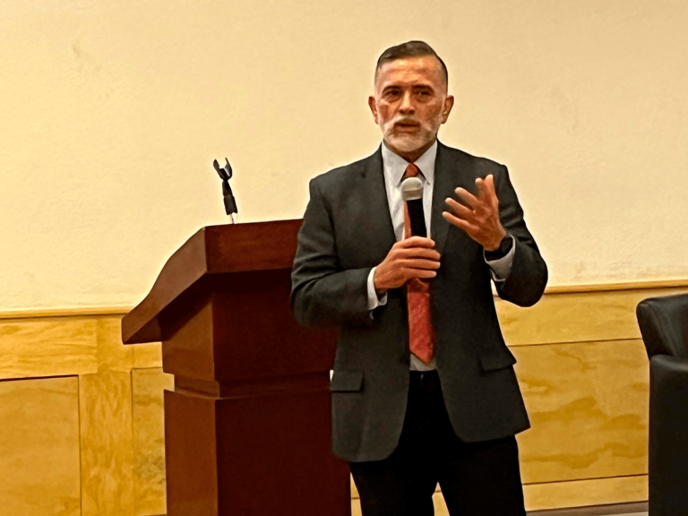 Luis Pérez de Acha, especialista en litigio constitucional, en el foro Diálogos de Inteli-Iuris del 22 de agosto de 2023. Foto EE: Cortesía Inteli-Iuris