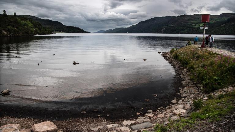 Hasta 2023 se han notificado más de 1,100 observaciones oficiales de Nessie. Foto: AFP