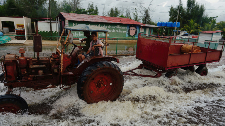 Idalia, con vientos máximos sostenidos de 105 kph, se movía el lunes en el Caribe a unos 65 km al sur-oeste de Cuba. Foto: Reuters