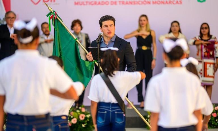 El gobernador de Nuevo León, Samuel García Sepúlveda, durante un homenaje en el regreso a clases para el ciclo escolar 2023-2024. Foto EE: Especial.