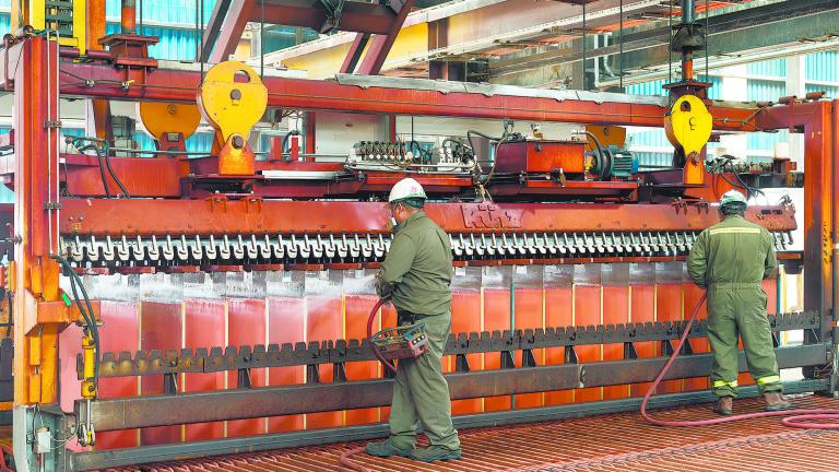 Calama,,Antofagasta,Region,,Chile,-,Workers,Washing,Copper,Cathodes,At