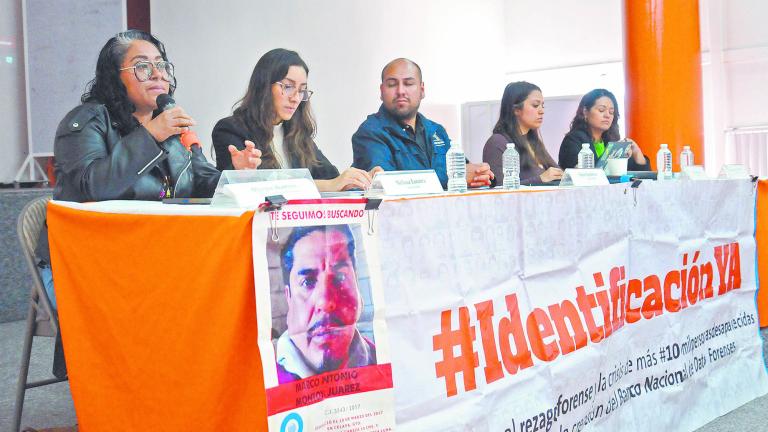 Conferencia de prensa en el Centro Prodh para denunciar que el Banco de Datos Forenses sigue sin operar.