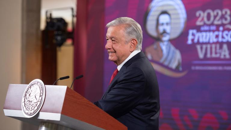 Al concluir el acto de informe, el presidente anunció su plan de subirse al Tren Maya, en lo que será un recorrido de supervisión. Foto: Presidencia