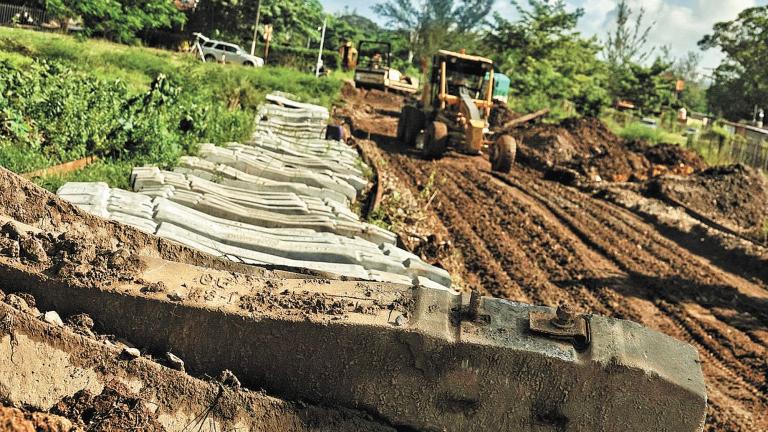 MATÕAS ROMERO, OAXACA, 19AGOSTO2020.- Contin˙a el avance de las obras de rehabilitaciÛn de las vÌas del tren transÌsmico. Proyecto del gobierno federal  para el Desarrollo del Istmo de Tehuantepec que incluye al Corredor Interoce·nico como uno de sus puntos m·s importantes. Se pretende modernizar la infraestructura que conecta al puerto veracruzano con el oaxaqueÒo. FOTO: ANDREA MURCIA/CUARTOSCURO.COM