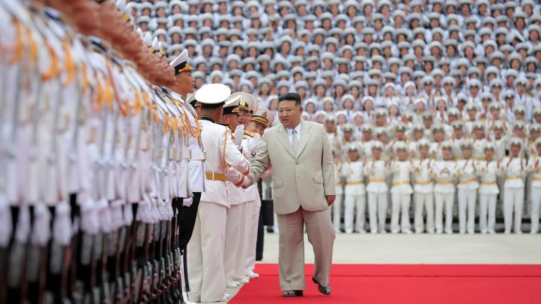 Kim Jong-un hace pase de lista a sus fuerzas armadas. Foto: AFP