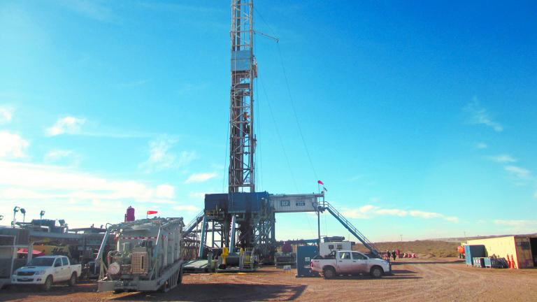 A drilling rig is seen at the Loma Campana Vaca Muerta shale oil and gas drilling site, own by Argentina's state-controlled energy company YPF, in the Patagonian province of Neuquen, Argentina June 22, 2017. Picture taken June 22, 2017.  REUTERS/Juliana Castilla         NO RESALES. NO ARCHIVES.-NARCH/NARCH30