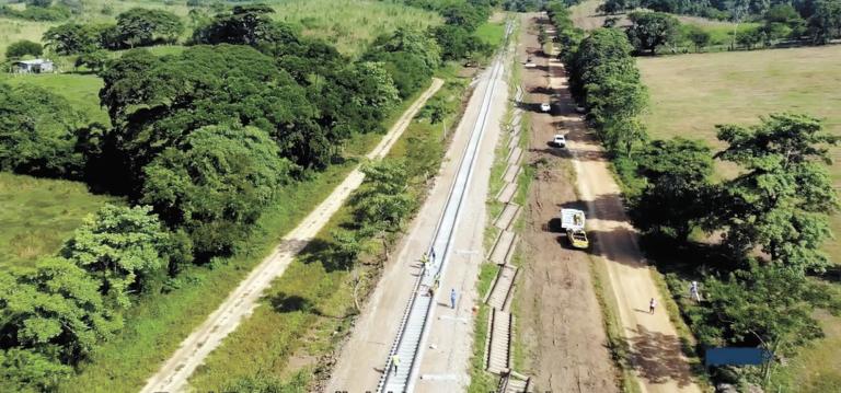 El Corredor Interoceánico une a través de 371 km de vías férreas los puertos de Coatzacoalcos y Salina Cruz.