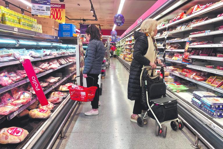 La división que más aumentó sus precios en agosto fue la de Alimentos y bebidas no alcohólicas (15.6%), producto del alza en Carnes y derivados y Verduras, tubérculos y legumbres.