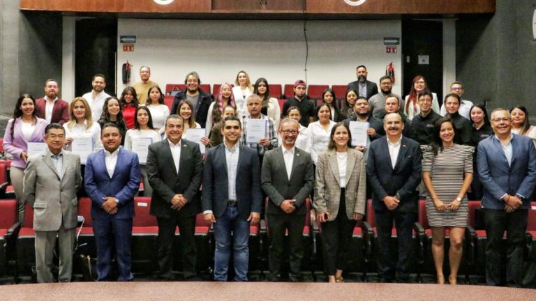 Empresarios que concluyeron la Décima Edición del Programa Desarrollo de Mipymes Proveedores Indirectos de Sectores Estratégicos de la Industria de Querétaro. Foto: Cortesía.