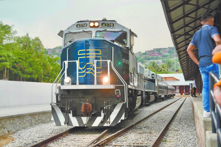 Este domingo AMLO encabezó un recorrido de supervisión del tren que comunicará los puertos de Salina Cruz, Oaxaca y de Coatzacoalcos, Veracruz.