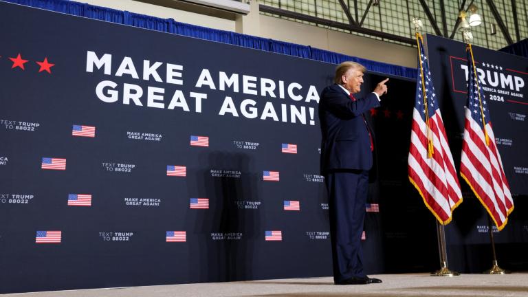 El ex presidente de Estados Unidos, Donald Trump habla durante un mitin de campaña presidencial. Foto: Reuters