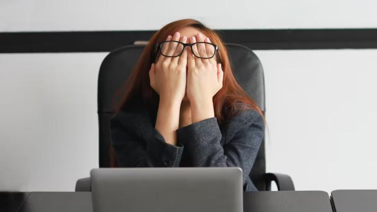 El burnout o síndrome de estar quemado es un trastorno cada vez más frecuente en el ámbito laboral. Foto: Shutterstock.