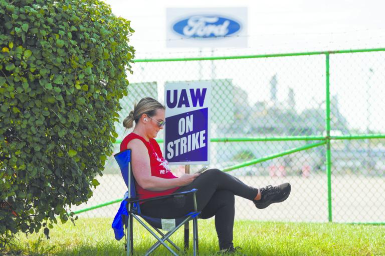 El UAW  informó que Ford había mejorado sus propuestas al restablecer una medida sobre el costo de vida que había sido suspendida en 2009. Foto: Reuters.