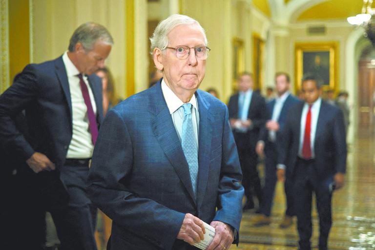 Mitch McConell, líder de la minoría republicana en el Senado, sí apoya el plan, a diferencia de su compañero McCarthy. Foto: AFP