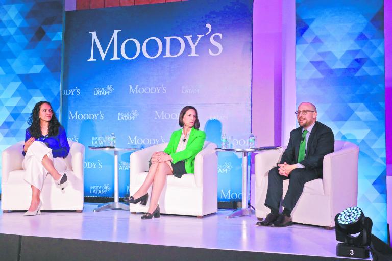 Roxana Muñoz, Lourdes Melgar y Adrián Garza, ayer, durante el foro Inside LatAm: México 2023, de Moody’s Investors Service. Foto EE: Eric Lugo