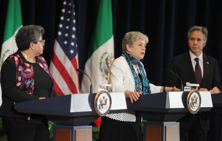 Las secretarías Buenrostro y Bárcena de México y Buenrostro, y Antony Blinken, secretario de Estado de Estados Unidos. Foto: Gobierno de México.