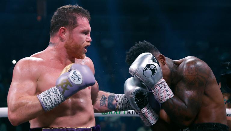 ‘Canelo’ como uno de los 50 deportistas con la mayor cantidad de ingresos de la historia. Foto: AFP