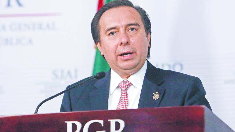 Senior Director of the Criminal Investigation Agency of the Mexican Attorney General's Office, Tomas Zeron de Lucio, speaks during a news conference at the Attorney General Office building in Mexico City, January 13, 2015. Mexican authorities announced new charges against the former mayor of Iguala, Jose Luis Abarca, who is imprisoned on suspicion of helping to plot the apparent massacre of 43 trainee teachers in September. REUTERS/Tomas Bravo (MEXICO - Tags: CIVIL UNREST CRIME LAW POLITICS)