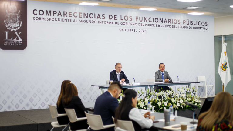 El el secretario de Desarrollo Sustentable de Querétaro, Marco Antonio Del Prete Tercero, presentó ante legisladores locales los indicadores económicos y de competitividad de la entidad en la glosa del segundo informe de actividades. Foto EE: Cortesía @SEDESUQro