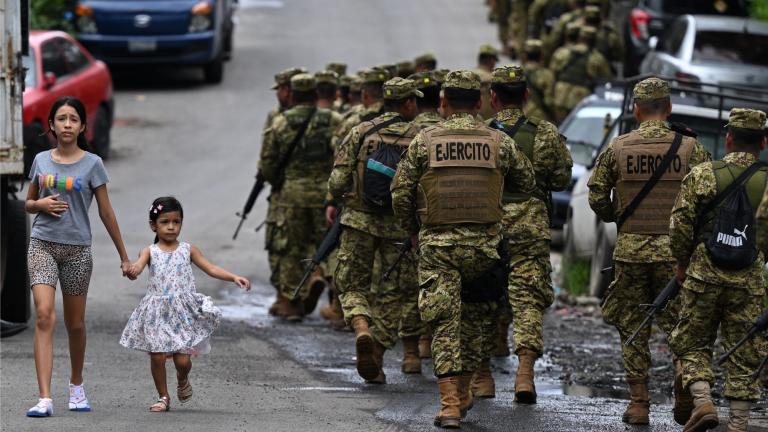 El presidente Bukele declaró una "guerra" contra las pandillas en marzo de 2022, amparado en un régimen de excepción. Foto: AFP