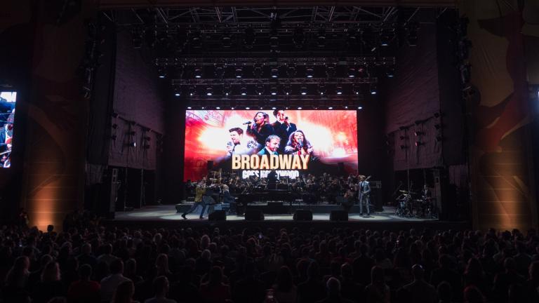 La Orquesta Sinfónica de la Universidad de Guanajuato, bajo la dirección del maestro Roberto Beltrán-Zavala, tocó los éxitos de Broadway. Foto EE: Gabriel Morales