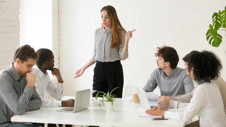 Si los líderes tienen la humildad de escuchar el punto de vista de sus colaboradores pueden generar una mejor conexión.