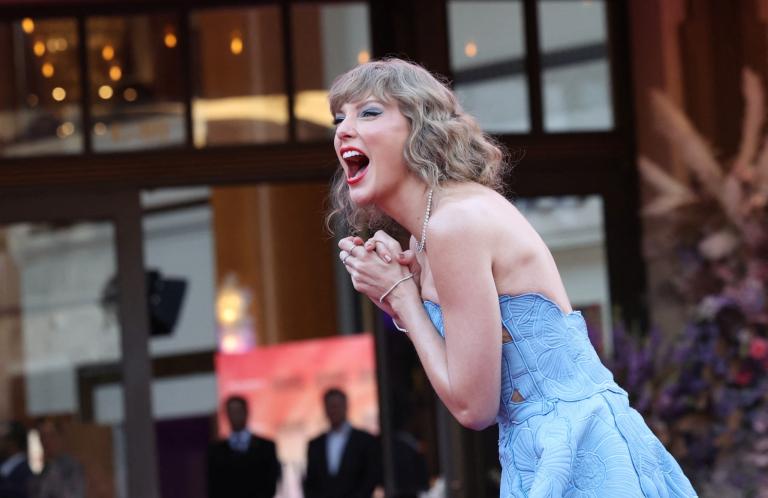 Taylor Swift asiste al estreno de “The Eras Tour” en Los Ángeles. Foto: Reuters.