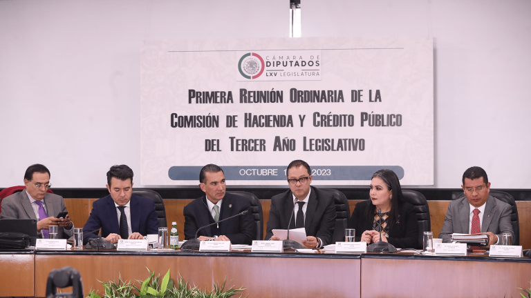 Félix Arturo Medina Padilla, Procurador Fiscal de la Federación, y el subsecretario de Hacienda, Gabriel Yorio, acudieron a la Primera Reunión Ordinaria de la Comisión de Hacienda y Crédito Público de la Cámara de Diputados. Foto EE: Cortesía Cámara de Diputados