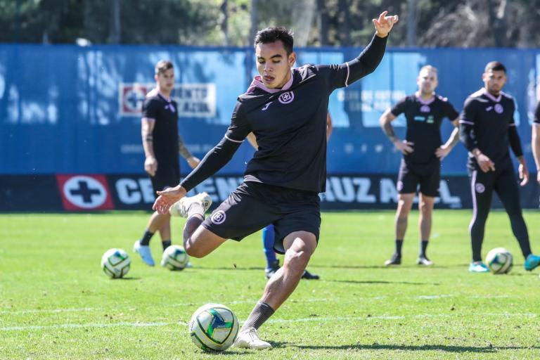 Carlos Rodríguez sólo ha jugado el 56% de minutos posibles con Cruz Azul en lo que va del torneo Apertura 2023. Foto: Especial