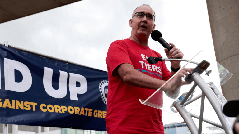 Shawn Fain, presidente del sindicato United Auto Workers. Foto: Reuters