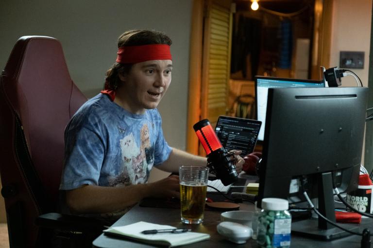 Paul Dano interpreta al analista Keith Gill, o Roaring Kitty, en la película Dumb Money. Foto: Cortesía Sony Pictures