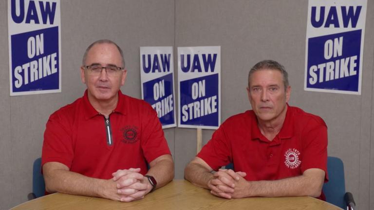 El presidente de la UAW, Shawn Fain, y el vicepresidente de la UAW, Chuck Browning. Foto: Reuters