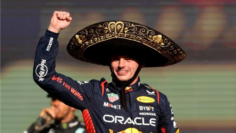 El tricampeón de Fórmula Uno, Max Verstappen, logró una hazaña histórica al convertirse en el primer piloto en la historia de la F1 en alcanzar 16 victorias en una temporada.  Foto: Reuters