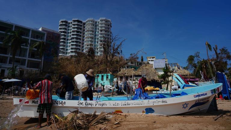 Los beneficios aplicarán únicamente a las personas morales y físicas que residan en Guerrero, o tengan su negocio ahí y hayan resultado afectados. Foto: Reuters.