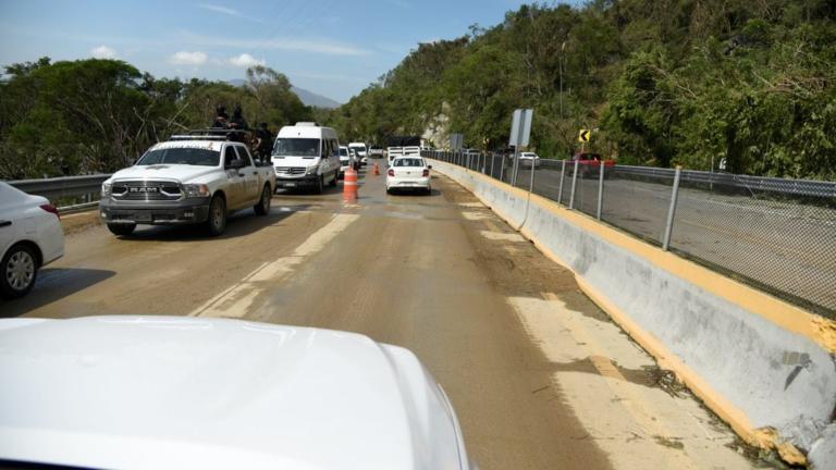 Los transportistas se han sumado a distintas estrategias públicas diseñadas para brindar auxilio a los damnificados por el paso del huracán Otis. Foto EE: Cortesía SCIT