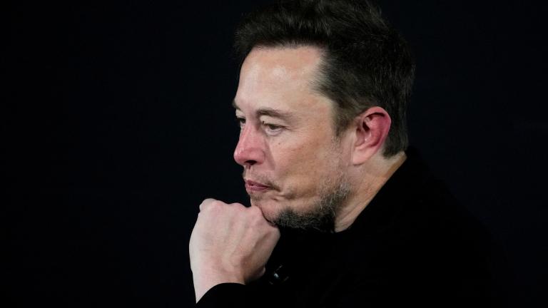 El CEO de Tesla y SpaceX, Elon Musk  conversando con el Primer Ministro Británico Rishi Sunak en Londres, Reino Unido, el jueves 2 de noviembre de 2023. Foto EE: Reuters