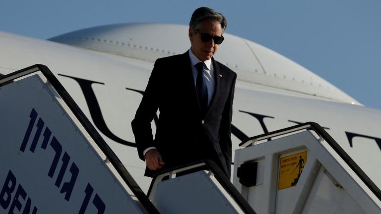 El Secretario de Estado de EU, Antony Blinken, llega al Aeropuerto Internacional Ben Gurion en Tel Aviv, Israel, el 5 de noviembre de 2023. Foto: Reuters