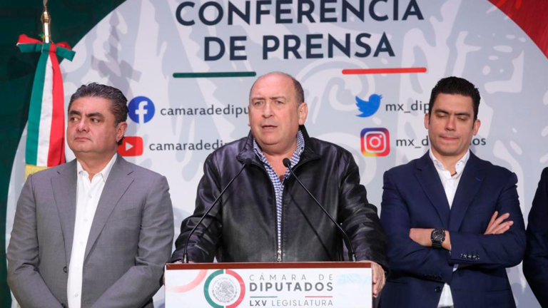 Luis Espinosa Cházaro, coordinador del grupo parlamentario del PRD; Rubén Moreira, coordinador del grupo parlamentario del PRI y Jorge Romero Herrera, coordinador del grupo parlamentario del PAN en la Cámara de Diputados. Foto EE: Cortesía X / @GPPRIDiputados