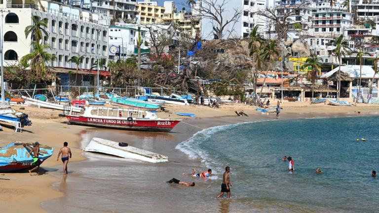 Han pasado dos semanas desde que el huracán Otis impactó la costa de Guerrero. Foto: AFP.