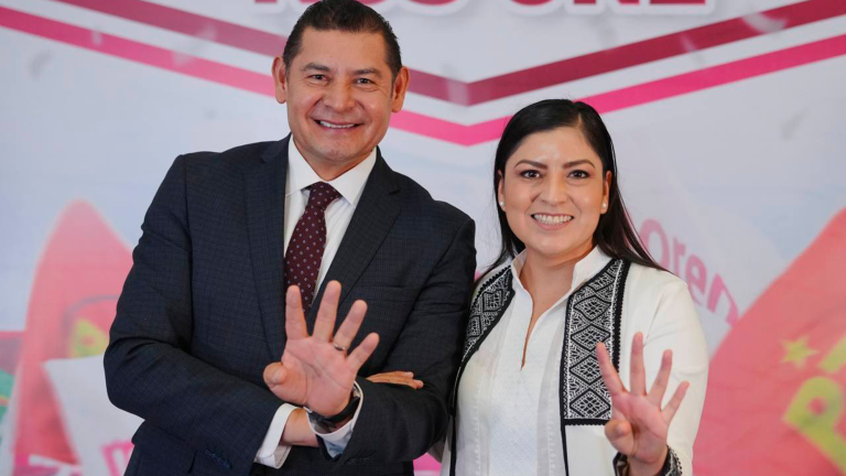 Alejandro Armenta, senador con licencia y Claudia Rivera, expresidenta municipal de Puebla. Foto EE: Cortesía X / Morena